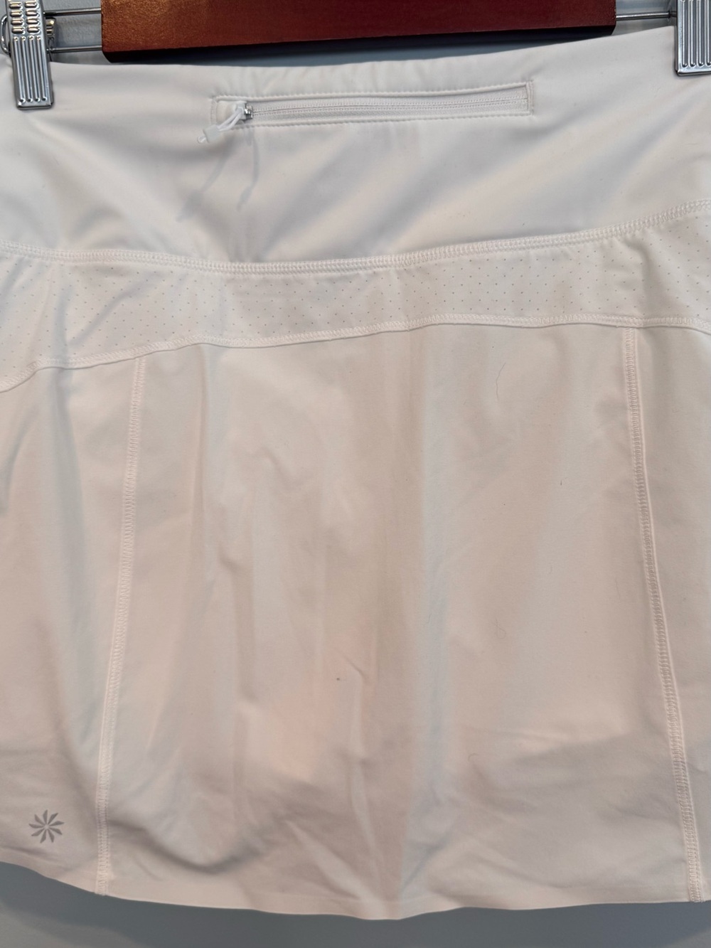 Athleta Run With It 14” Skort Size M - Picture 6 of 10
